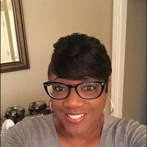 Meet your Posher, Pamela